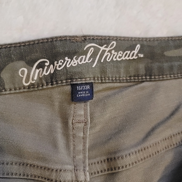 Camo Universal Thread High Rise Skinny Crop - Picture 4 of 7